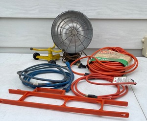 lot 256 image: Vintage Heat Lamp, Extension Cords