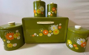 lot 12 image: Vintage 1970s Daisy Bread Box and Ransburg Matching Canister Set