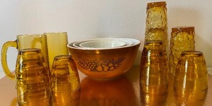 lot 13 image: Vintage Pyrex Old Orchard 3 pc Nesting Bowl Set and Amber Glasses