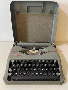 lot 15 image: Vintage Hermes Rocket Typewriter