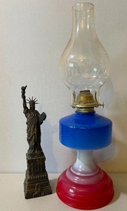 lot 24 image: Red White and Blue Vintage Oil Lamp and Statue of Liberty