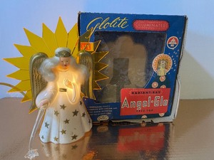 lot 29 image: Vintage Angel-Glo Illuminated Angel Christmas Topper works