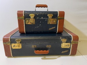 lot 48 image: Two Piece Carilite Luggage1940s Suitcase and Traincase