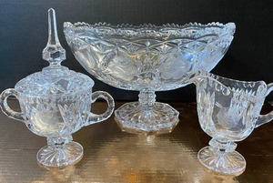 lot 52 image: Etched Crystal Floral Pattern Pedestal Bowl, Cream and Sugar