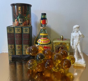lot 54 image: Vintage Amber Glass Grape Cluster and Decor Lot