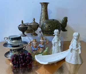 lot 58 image: Asian Decor Brass, Pottery, Porcelain 15 Piece Lot