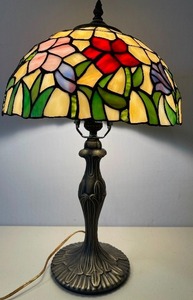 lot 125 image: Stained Glass Table Lamp