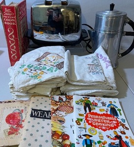 lot 65 image: Vintage Sunbeam Toaster and Kitchen Lot