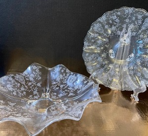 lot 72 image: Rose Point Cambridge Etched Glass Footed Dish and Bowl