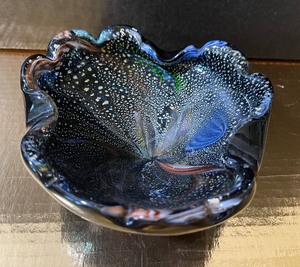 lot 78 image: Italian Murano Glass Dish Ruffled Edge Tutti Frutti or Glass Confetti Vintage