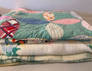 lot 82 image: Vintage Quilt Topper Unfinished and Two Vintage Blankets