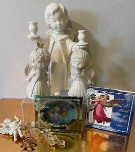 lot 114 image: Angel Figures and Clock