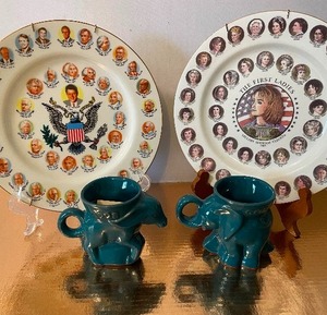 lot 115 image: Frankoma Donkey and Elephant Mugs 1998 and Presidential Plates