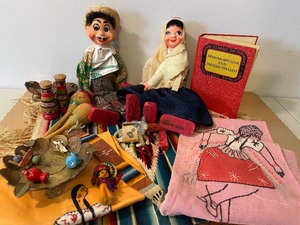 lot 116 image: Vintage Mexico Souvenir Lot, Folk Art PuppetsMarionettes