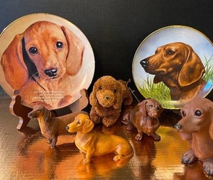 lot 152 image: Dachshund Collector Plate and Figurines Lot