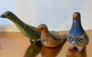 lot 167 image: Vintage Tonala Mexican Pottery Birds Pigeons Lot of 3