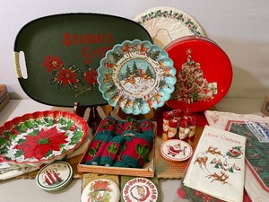 lot 190 image: Vintage Christmas Entertaining Lot