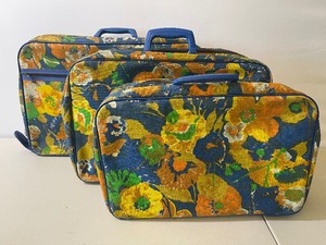lot 279 image: Set of 3 Matching Vintage Softside Floral Suitcases Retro Flower Power