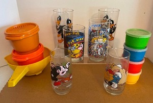 lot 298 image: 1980s Collectible Glasses Smurfs, Pac-Man, Looney Tunes and Vintage Tupperware
