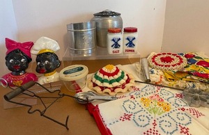 lot 322 image: Vintage kitchen LOT Mckee Milk Glass Windmill, Salt and Pepper Set