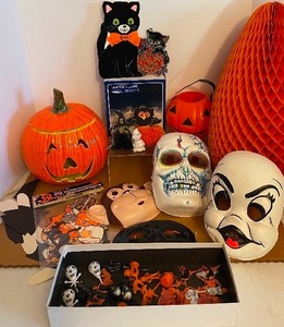 lot 326 image: Vintage Halloween Decor, Masks, Cupcake Picks