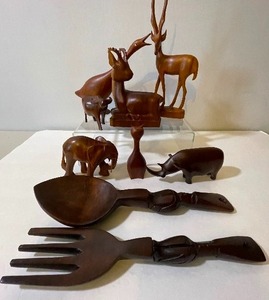 lot 329 image: MCM Vintage Teak Wood Carved Animals and Wall Hangings