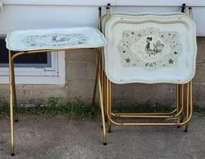 lot 334 image: Four Vintage Metal TV Television Trays Rooster Design