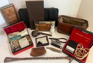 lot 365 image: Mens Razor and Pocket Knife Axel Nilsson Swedish Steel