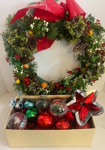 lot 372 image: Kitsch Kitschy Plastic Christmas Wreath Holly and Fruit, Silk Ornaments Tinsel Tree Topper