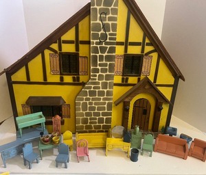 lot 373 image: Vintage Rich Keystone Dollhouse with Strombecker 1930s Wood Furniture