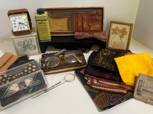 lot 380 image: Large Vintage Mens Dresser Lot