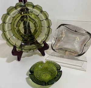 lot 386 image: Three Vintage Glass Ashtrays Green and Smoke
