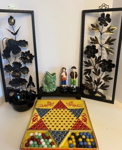 lot 388 image: Chinko Checko Marblo by Berry Pink Inc NY Chines Checker Game, Shawnee Fish Vase