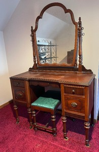 lot 412 image: Antique Bed, Dresser, Vanity and Stool