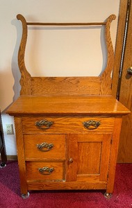 lot 414 image: Vintage Antique Commode