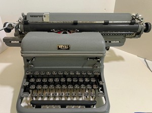 lot 433 image: Royal Typewriter with Metal Typewriter Stand Vintage