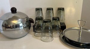 lot 436 image: Vintage Libbey Saturn Optic Ripple Smoke Tumblers set of 22 West Bend Chrome Ice Bucket
