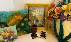 lot 439 image: True Retro 70s Decor Latch Hook Pillow, Art, Cast Iron Frog and Fly Floral in Pot
