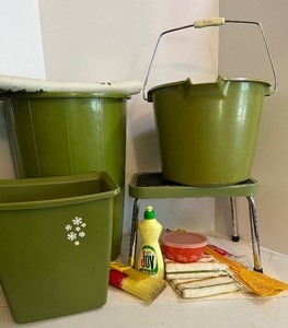 lot 442 image: Fun Avocado Green Kitchen Set-Step Stool, Waste Cans, Bucket