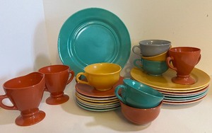 lot 61 image: Hazel Atlas Platonite Dishes 1940s Fired On Lot of 25