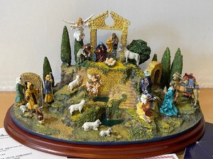 lot 513 image: Danbury Mint The Nativity Christmas Display