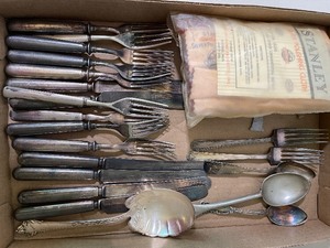lot 522 image: 21 Piece Silverplate LOT