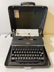 lot 556 image: Antique Royal Manual Typewriter in Original Case