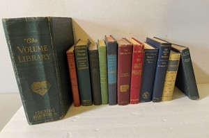 lot 554 image: Twelve Vintage Hardcover Books