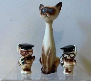lot 512 image: Lefton Owl Salt and Pepper Shakers with Rhinestones and Lefton MCM Siamese Cat Figure
