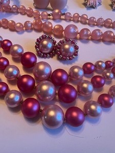 lot 145 image: Vintage Costume Jewelry Sets Pink Pretty in Pink 8 pieces, 3 Sets