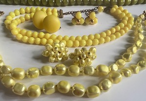 lot 165 image: Vintage Yellow and Green Costume Jewelry Sets