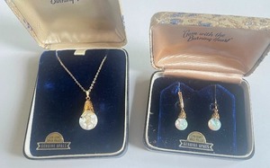 lot 427 image: Floating Opals The Gem with the Burning Heart  Pendant and Earrings