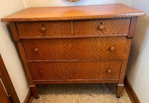 lot 470 image: Vintage 5-Drawer Oak Dresser