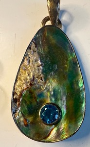 lot 539 image: Sterling Silver Marta Howell Pendant and Earrings Shell and Gemstone